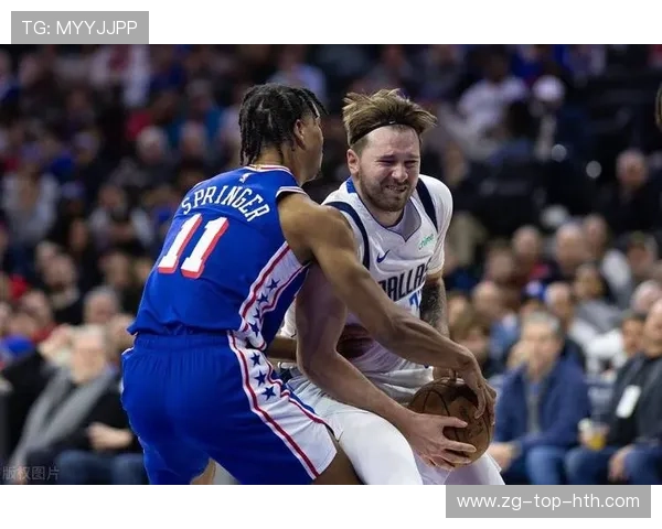 东契奇妙传造空位三分，独行侠打出漂亮配合